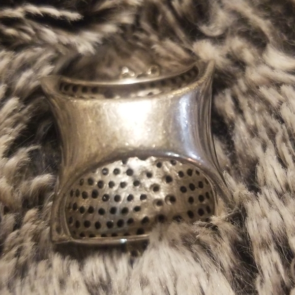 Crystal Black and Silver Ring - Picture 3 of 4